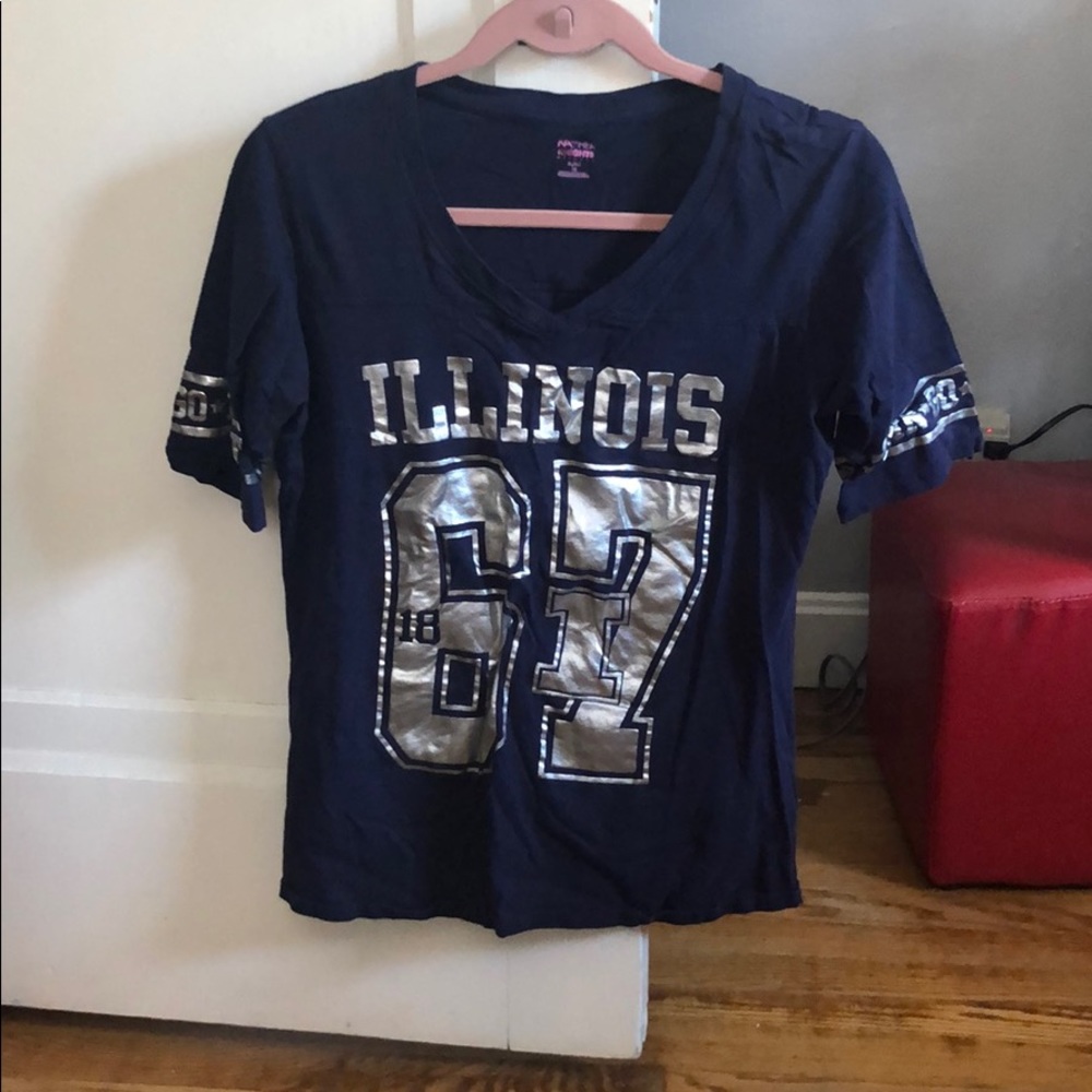 Elbow sleeve T-shirt